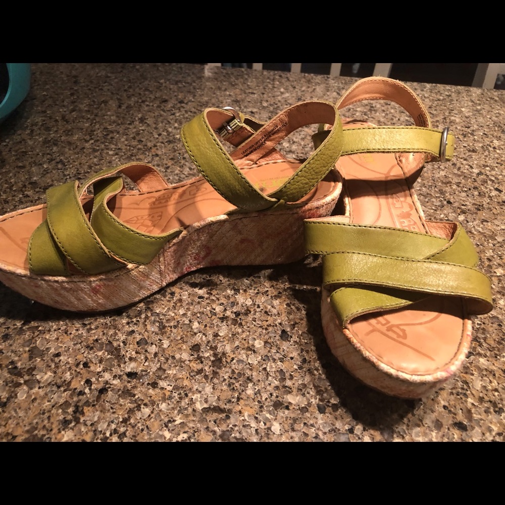 Born sandals